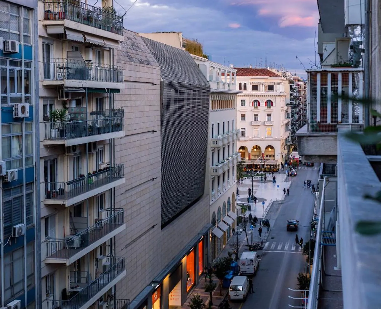 Luxury Downtown Apartment F1